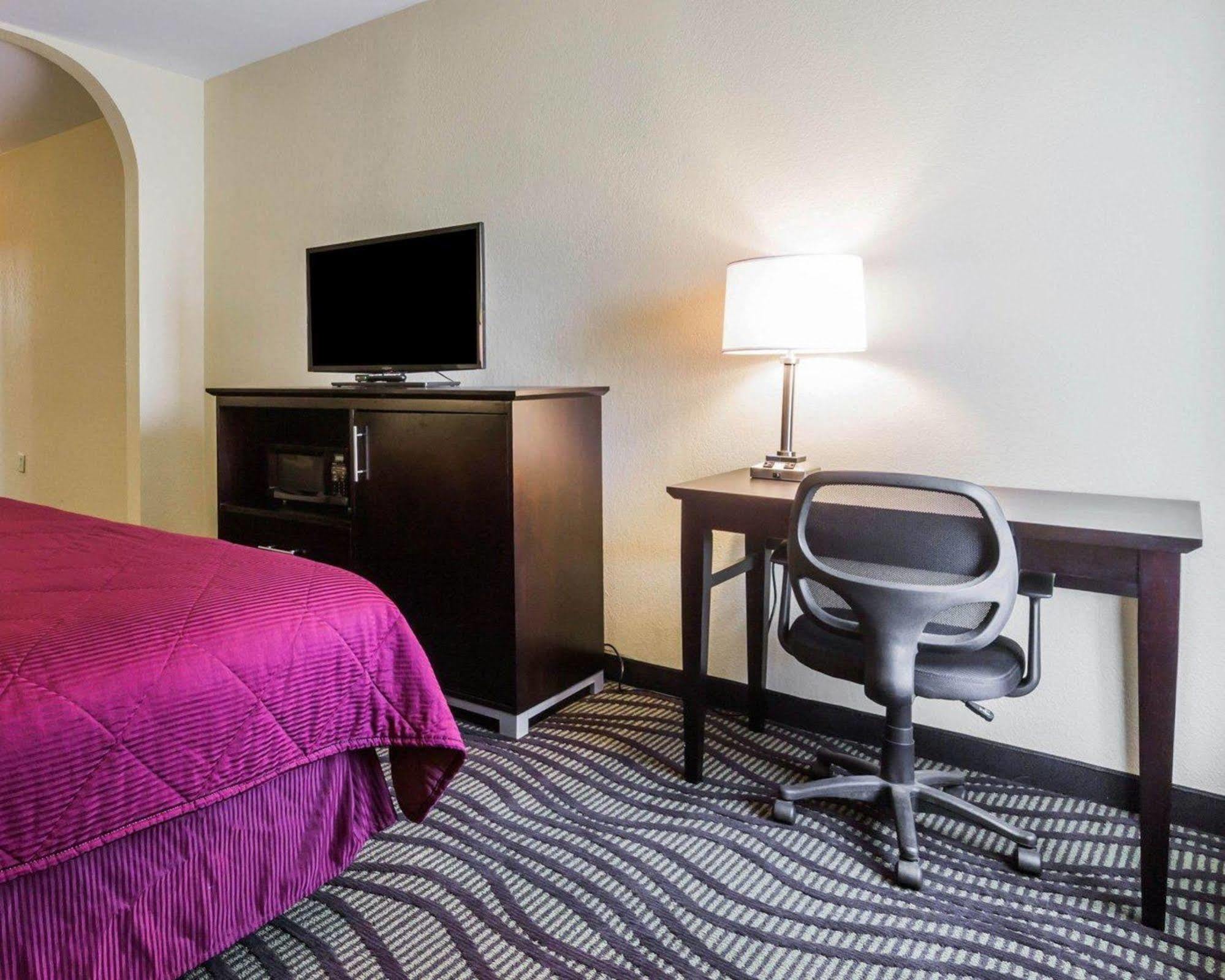 Quality Inn & Suites North Монтгомері Екстер'єр фото