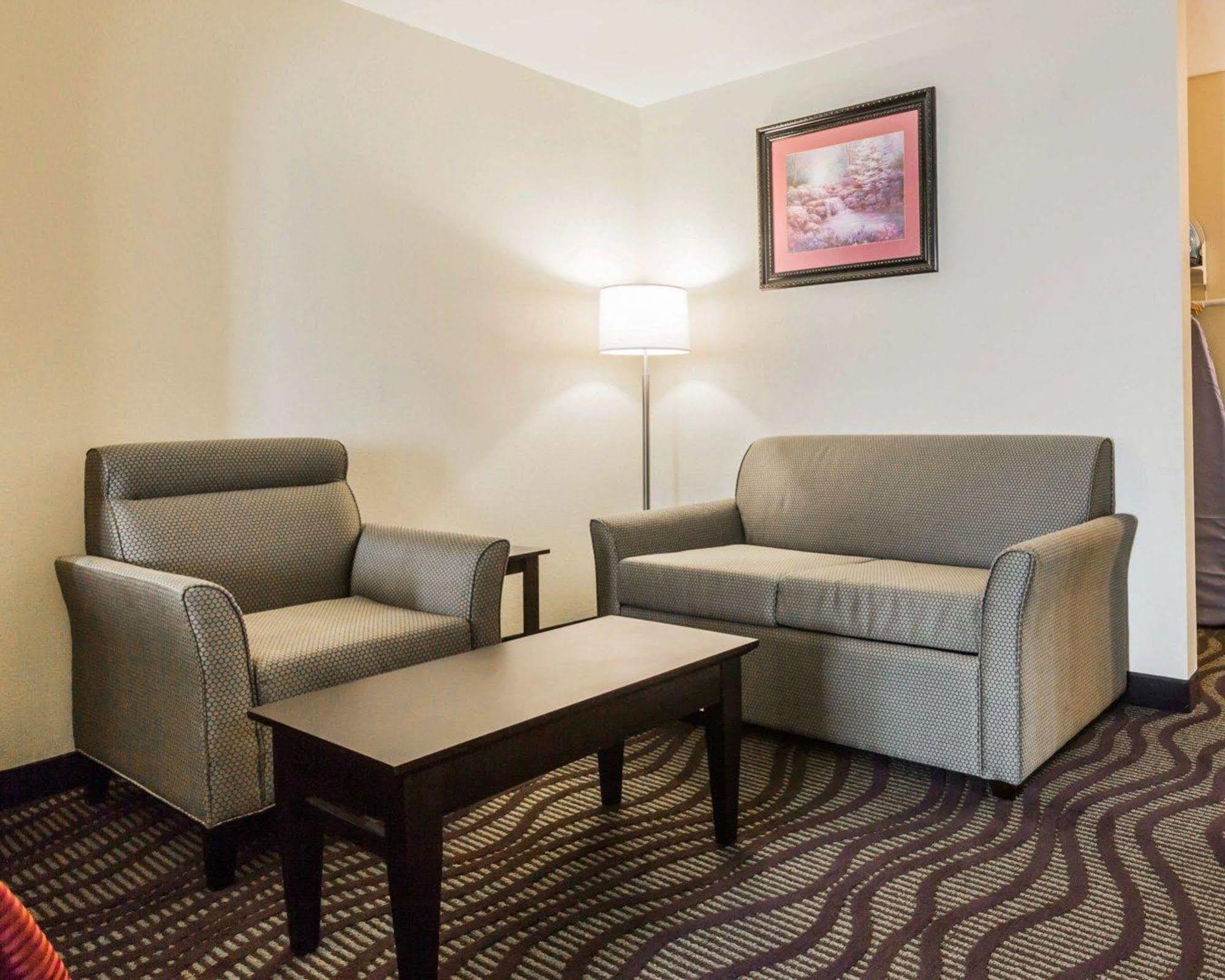 Quality Inn & Suites North Монтгомері Екстер'єр фото