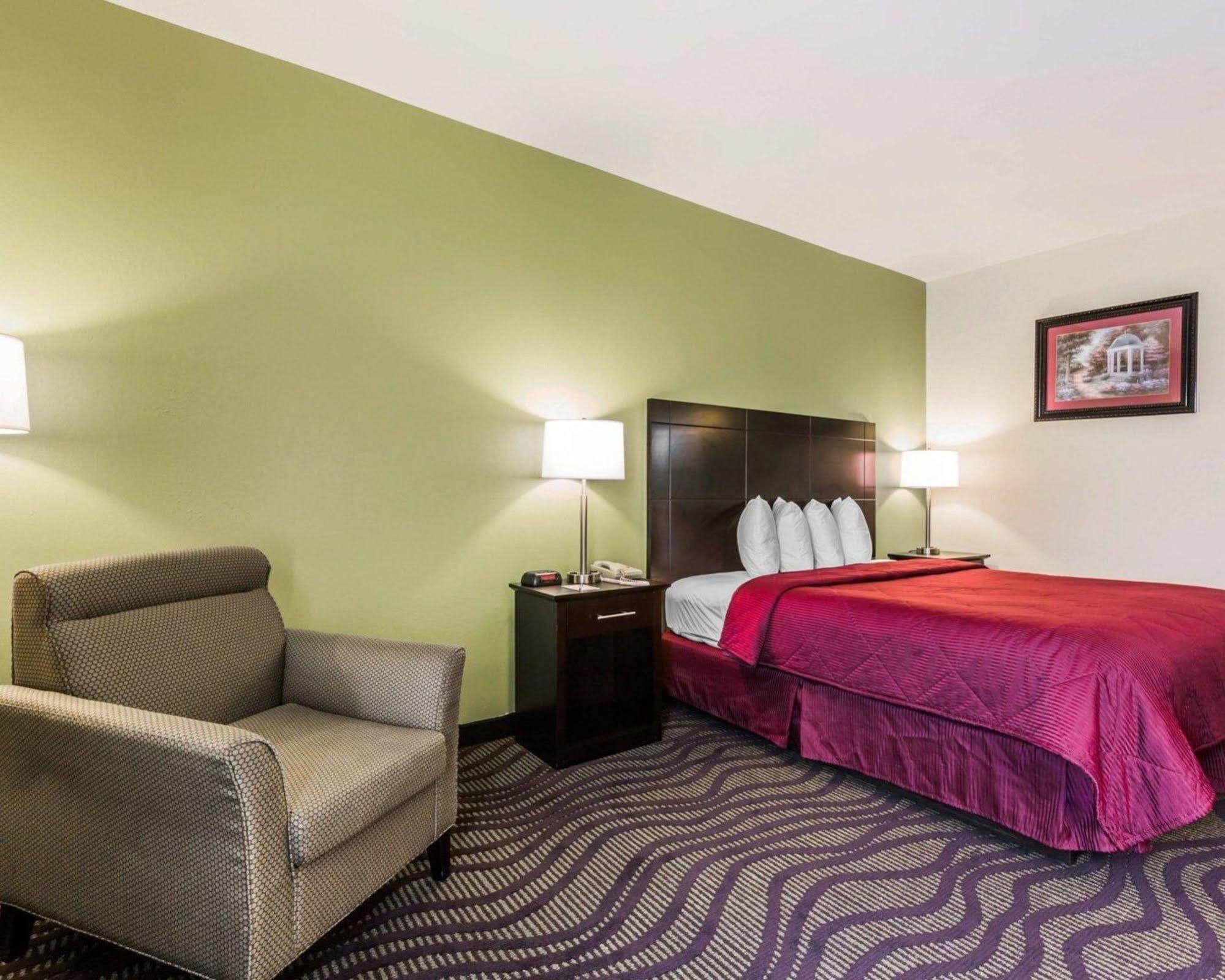 Quality Inn & Suites North Монтгомері Екстер'єр фото