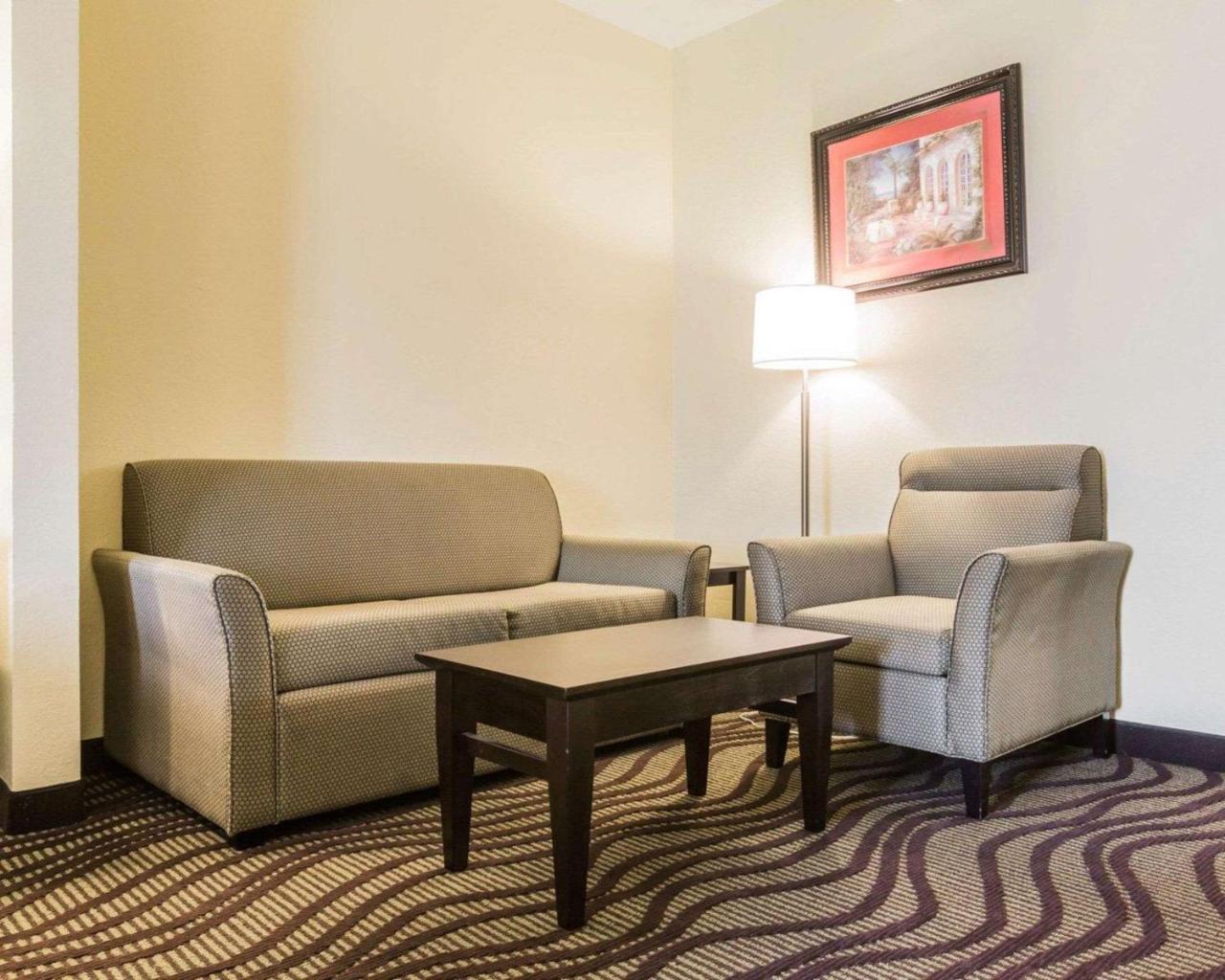 Quality Inn & Suites North Монтгомері Екстер'єр фото