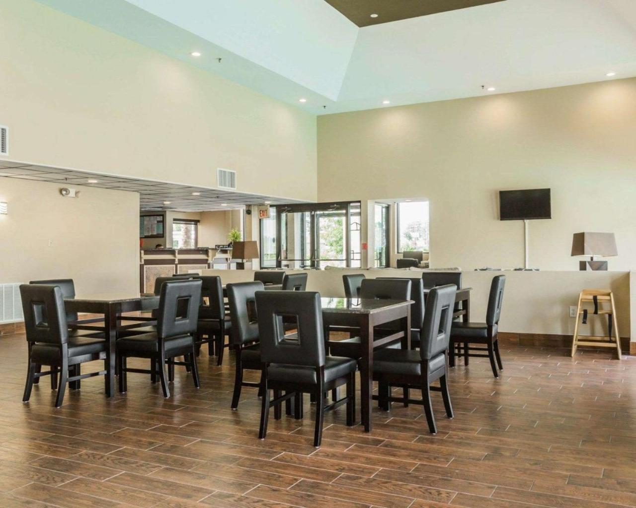 Quality Inn & Suites North Монтгомері Екстер'єр фото